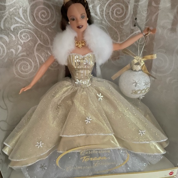 Celebration Teresa Holiday 2000 Barbie - Picture 6 of 13